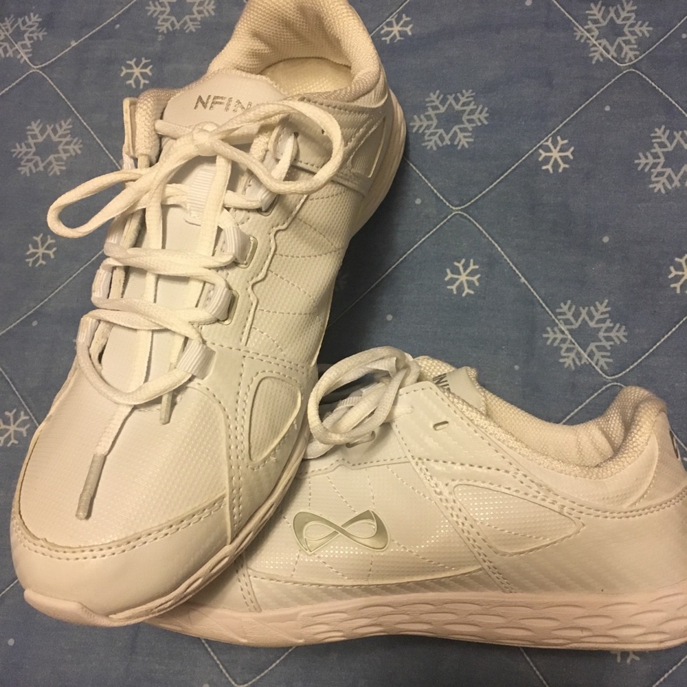 EUC Infinity Womens White Sneakers
